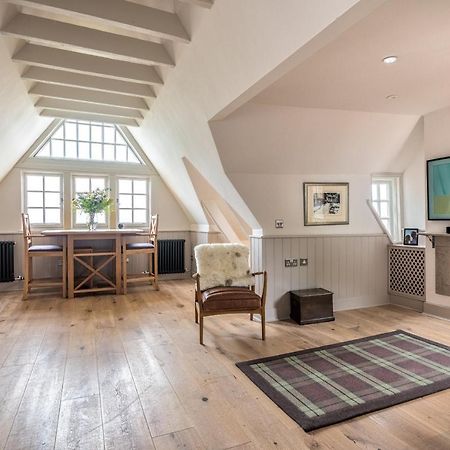 Amazing Penthouse, Stunning Views, Castle 2 Mins Apartment Edinburgh Bagian luar foto