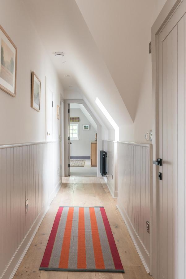 Amazing Penthouse, Stunning Views, Castle 2 Mins Apartment Edinburgh Bagian luar foto