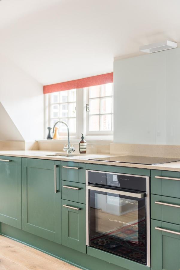 Amazing Penthouse, Stunning Views, Castle 2 Mins Apartment Edinburgh Bagian luar foto