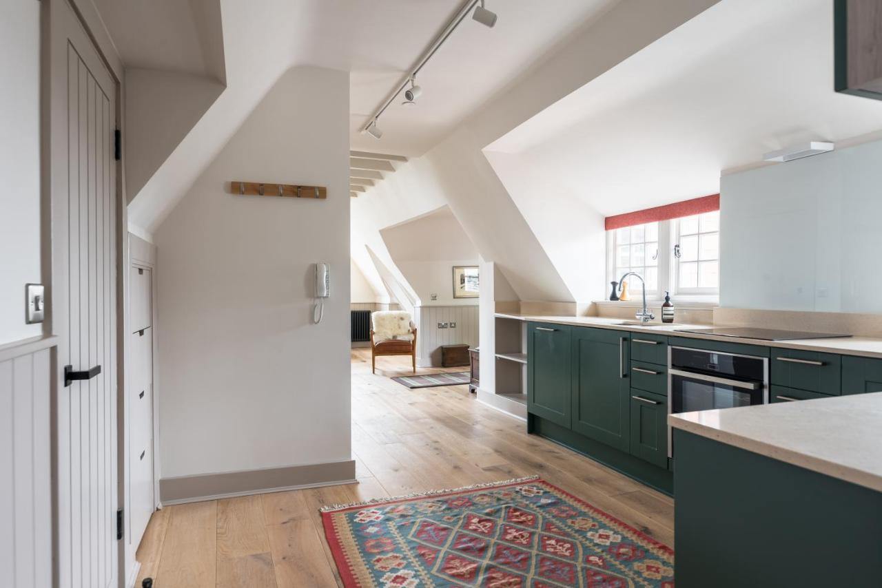 Amazing Penthouse, Stunning Views, Castle 2 Mins Apartment Edinburgh Bagian luar foto