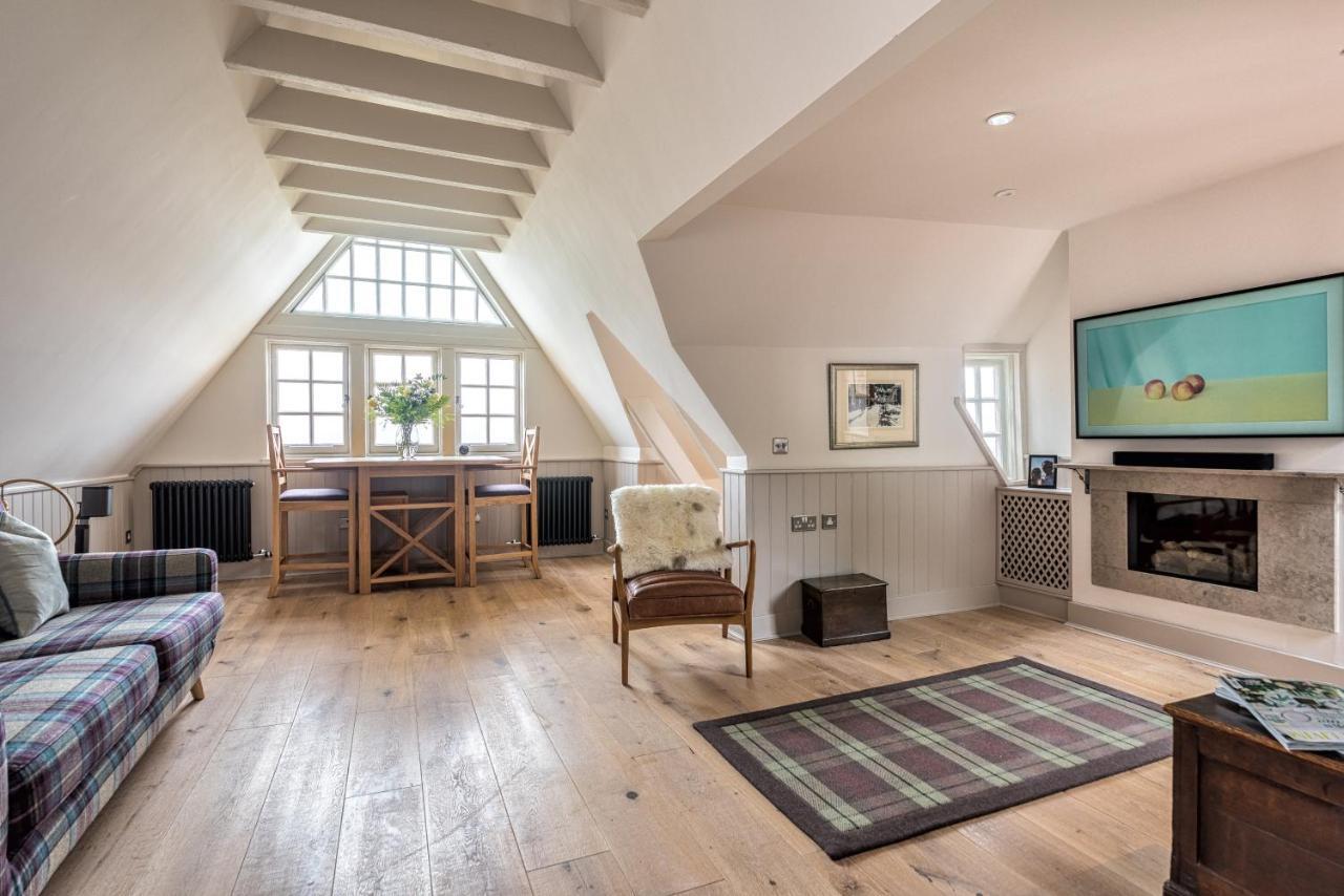 Amazing Penthouse, Stunning Views, Castle 2 Mins Apartment Edinburgh Bagian luar foto