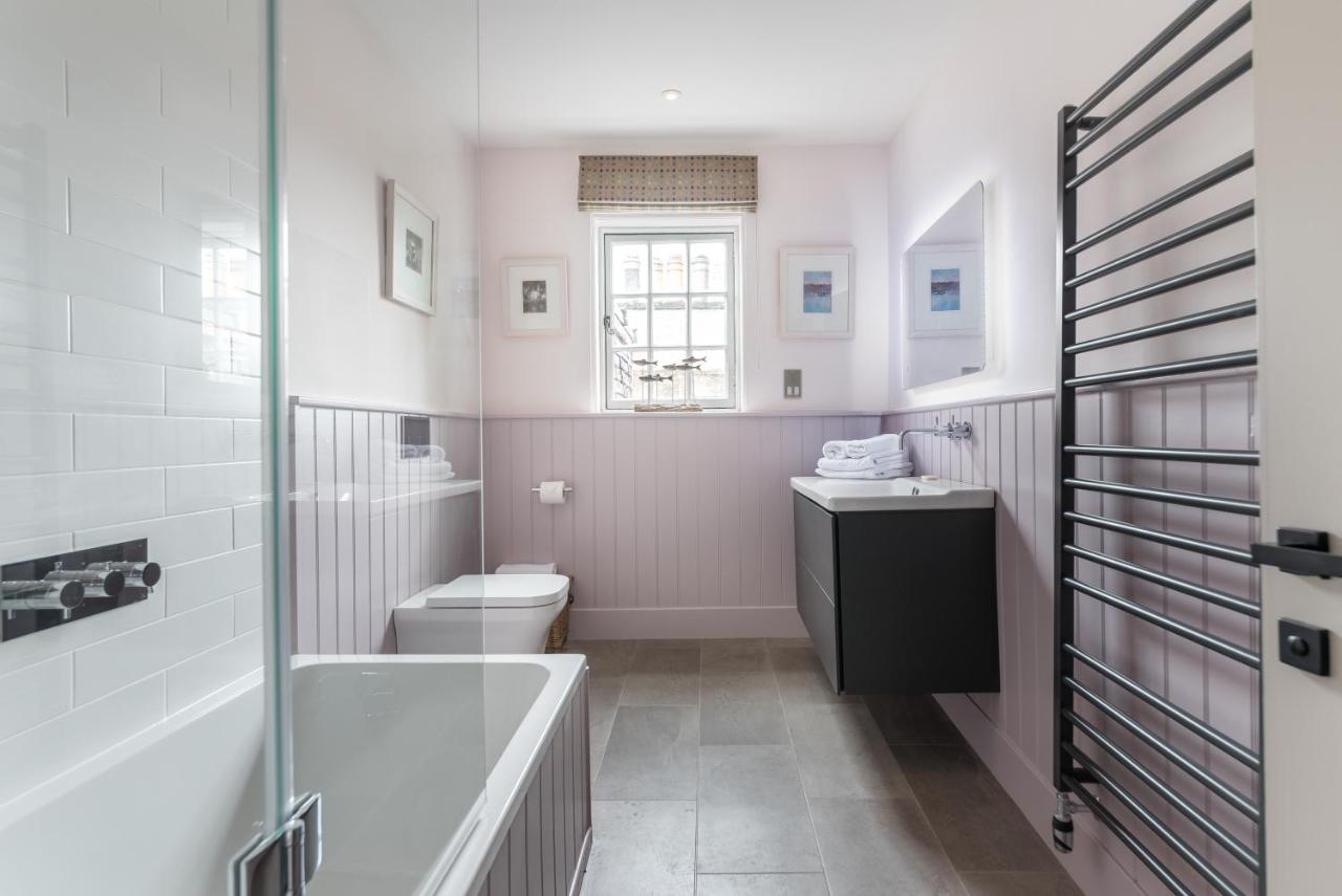 Amazing Penthouse, Stunning Views, Castle 2 Mins Apartment Edinburgh Bagian luar foto