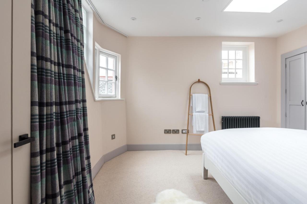 Amazing Penthouse, Stunning Views, Castle 2 Mins Apartment Edinburgh Bagian luar foto
