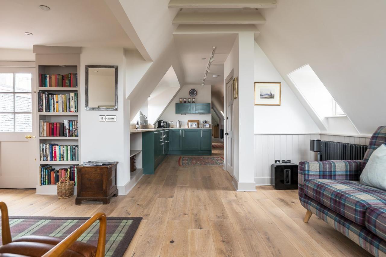 Amazing Penthouse, Stunning Views, Castle 2 Mins Apartment Edinburgh Bagian luar foto