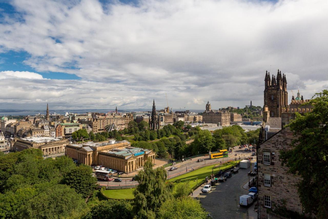 Amazing Penthouse, Stunning Views, Castle 2 Mins Apartment Edinburgh Bagian luar foto
